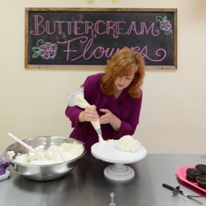 White Flower Cake Shoppe  Buttercream Floral Cupcake Techniques (C1)